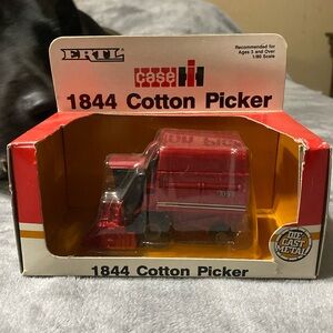 New in box 1991 1/80 Ertl Farm Toy International Harvester IH 1844 Cotton Picker